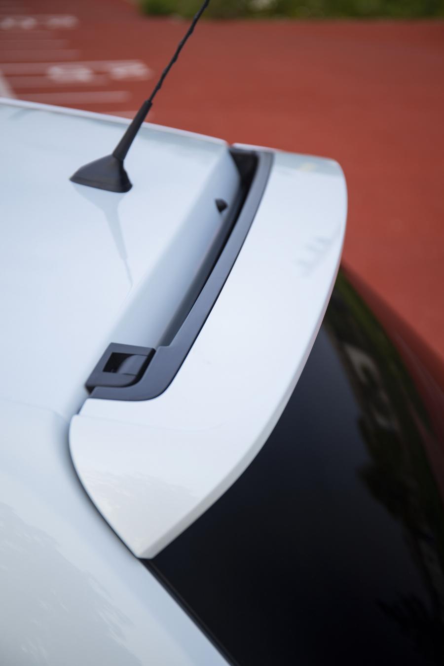 Детали экстерьера Renault Twingo le coq sportif 2019 года  (фото 19 из 28)